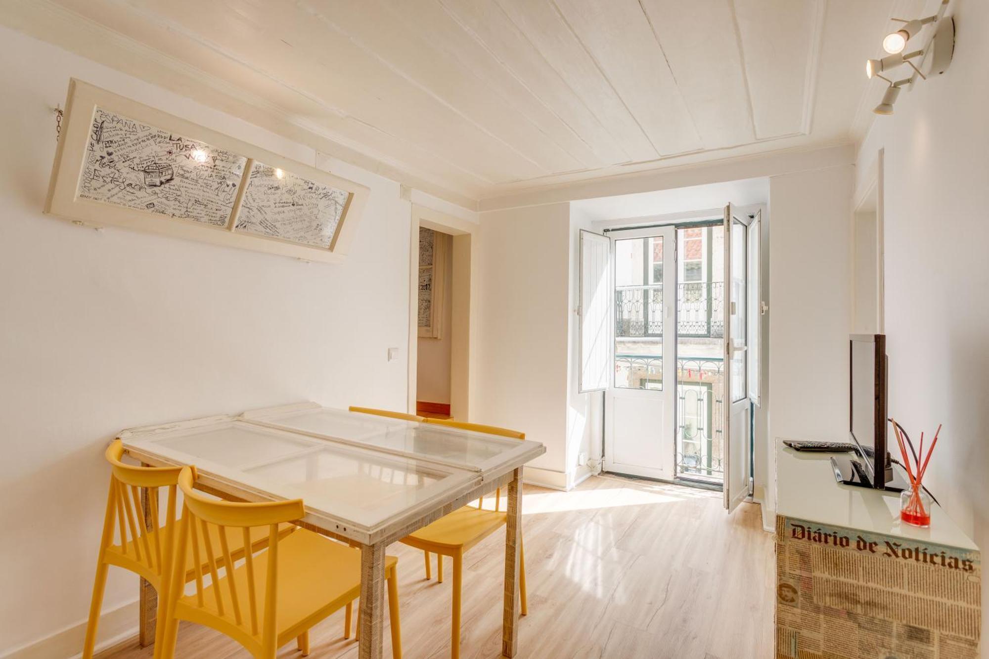 Bairro Alto Window - Cozy Spot In A Buzzing Locale Apartment Lisabona Exterior foto